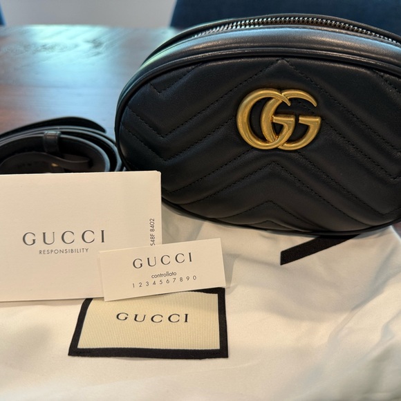 Gucci Black Leather Belt Bag with Gold Logo - Picture 1 of 6